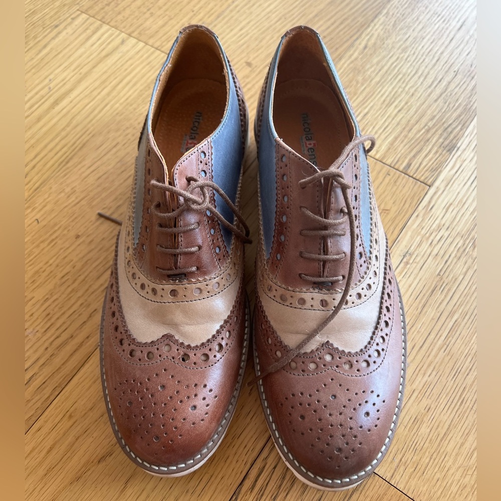Italian genuine leather great condition flat shoes